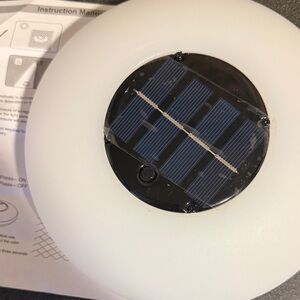 Solar-Powered White Light Fixture
